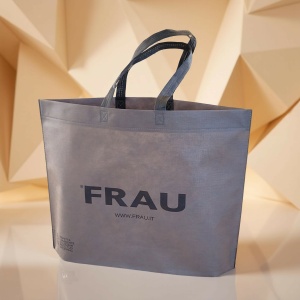 Frau